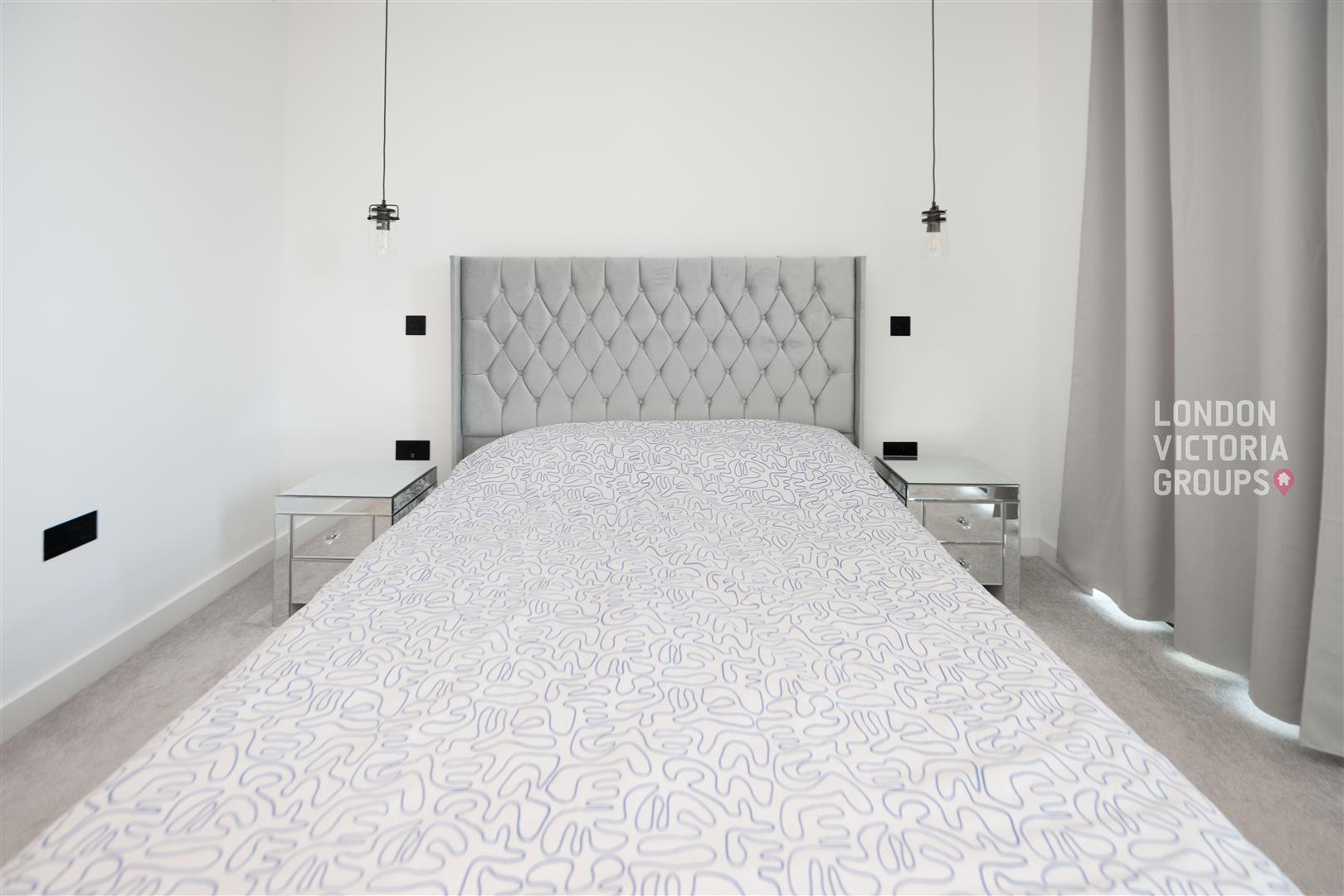 2 bed property in 3 Merino Gardens, LONDON